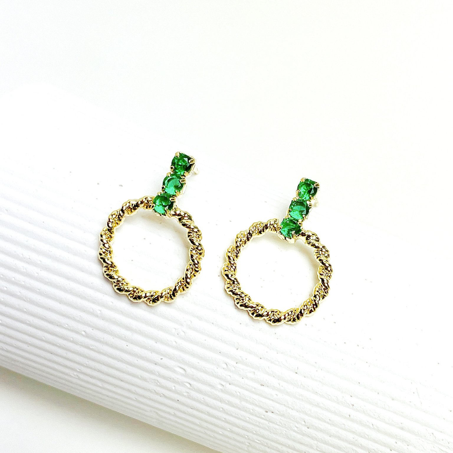 Brinco Redondo Com Zirconia Verde